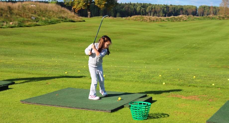 A group of tennis players under the guidance of professional coaches at Mostbot Golf School.